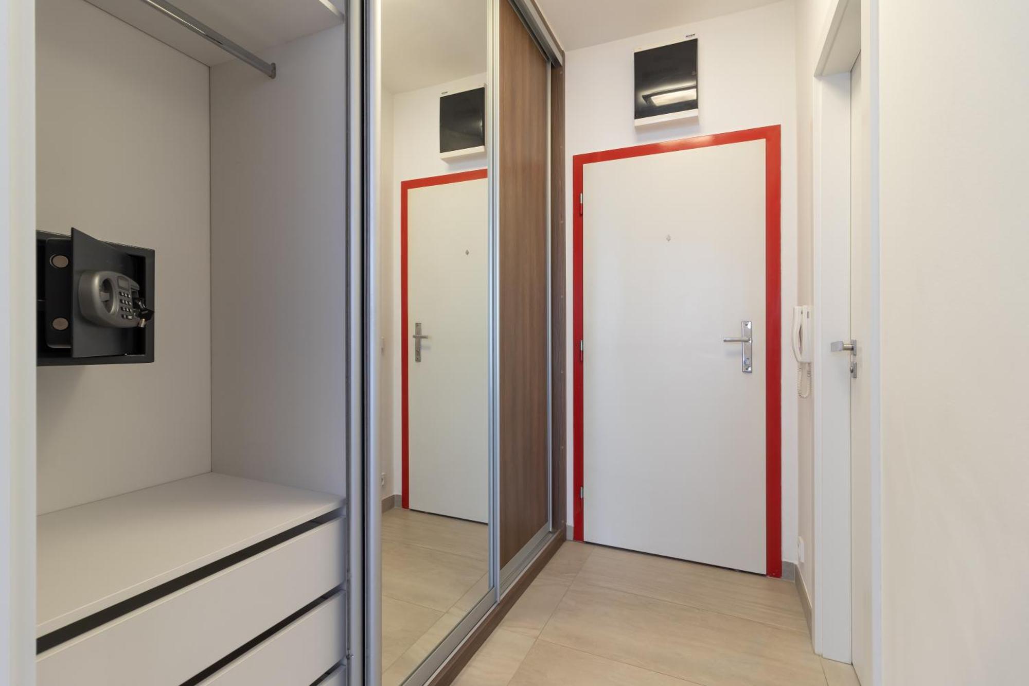 Peace And Comfort Near Center With Balcony, 500mb Wifi Lejlighed Prag