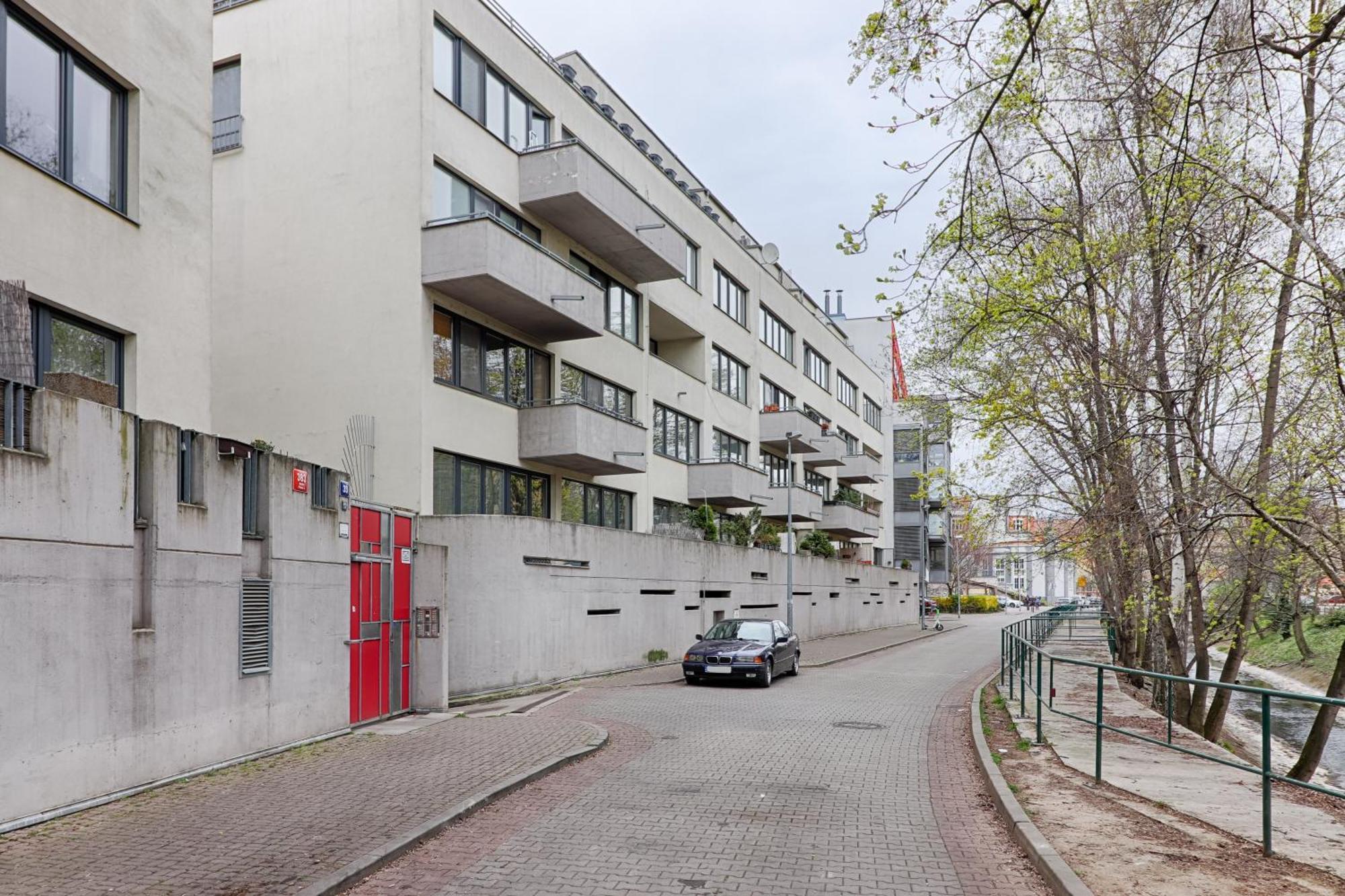Peace And Comfort Near Center With Balcony, 500mb Wifi Lejlighed